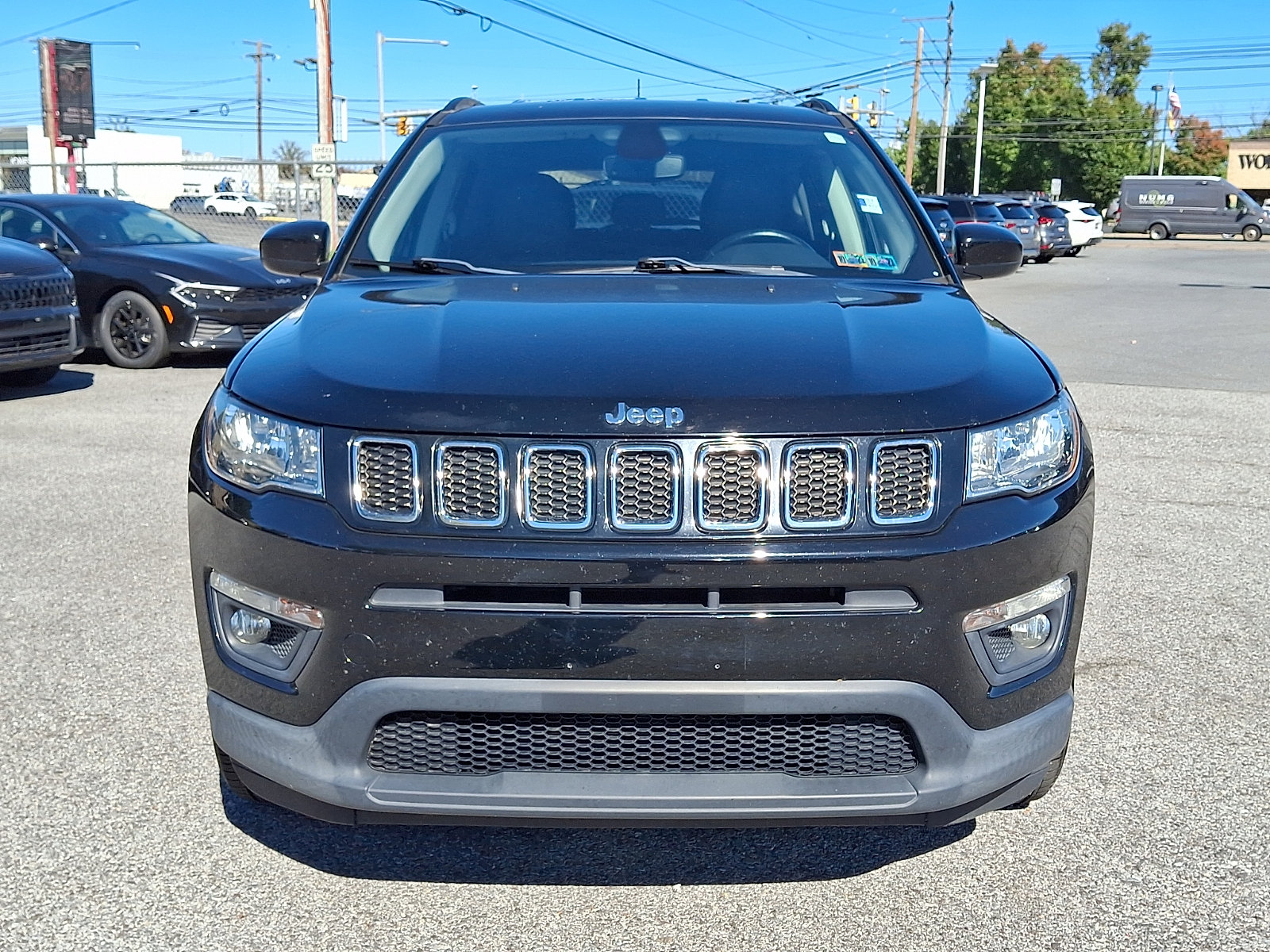 Used 2018 Jeep Compass Latitude w/ Popular Equipment Group AWD/4WD image 2