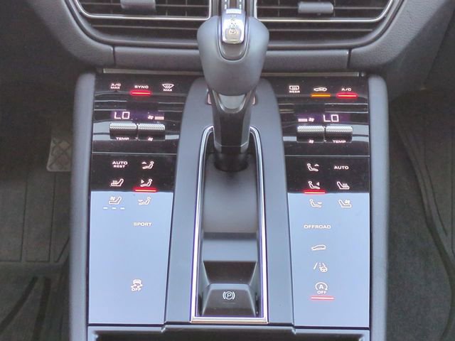 Used 2025 Porsche Macan image 20