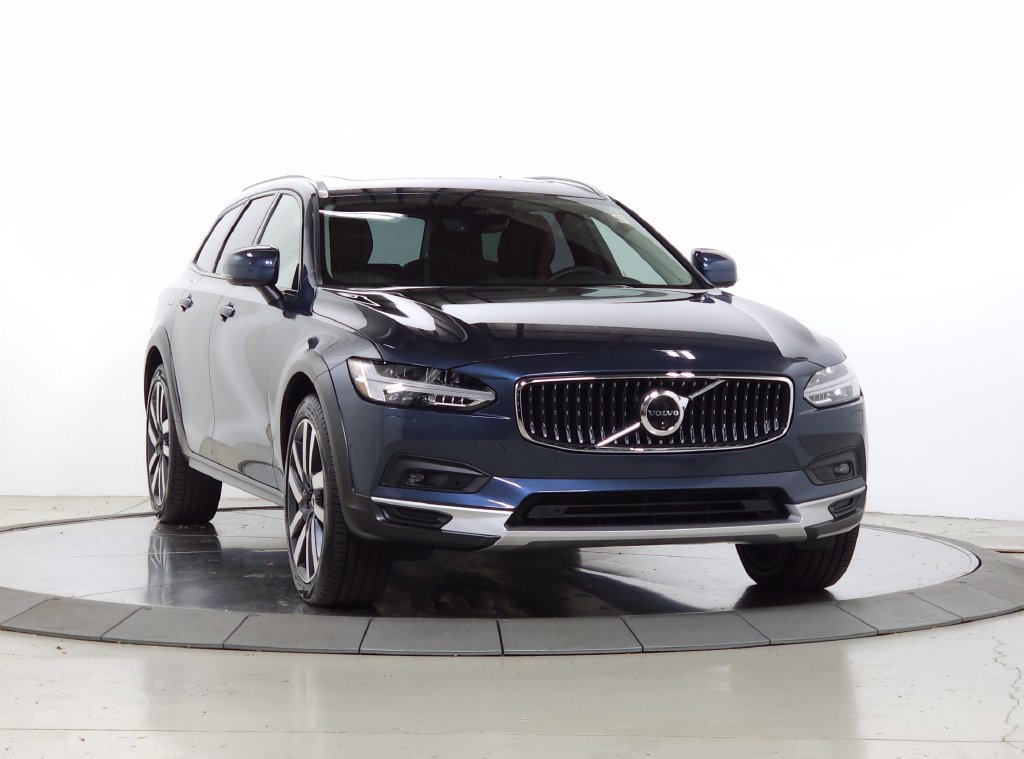 Certified 2025 Volvo V90 B6 Cross Country Ultra