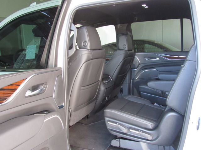 Used 2024 Cadillac Escalade ESV Luxury AWD/4WD image 14