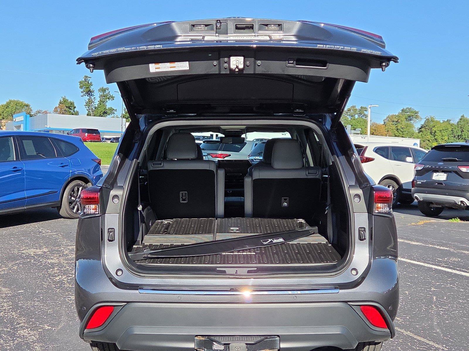 Used 2020 Toyota Highlander Limited AWD/4WD image 32