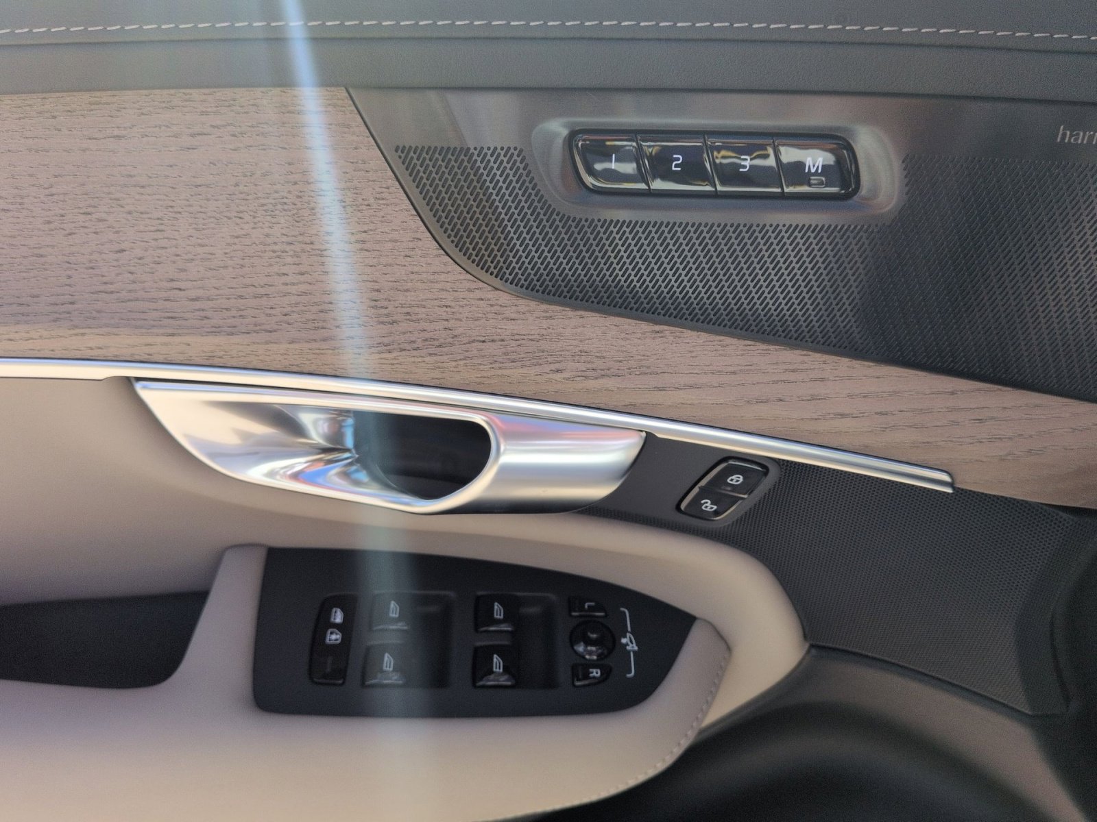 New 2026 Volvo XC90 B6 Ultra image 15