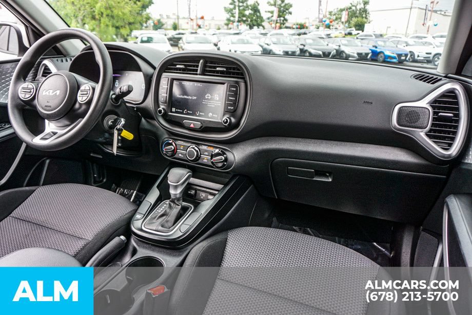 Used 2025 Kia Soul LX w/ LX Technology Package FWD image 24