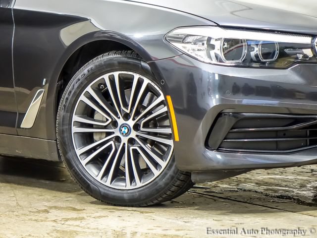 Used 2019 BMW 530e xDrive w/ Premium Package AWD/4WD image 3