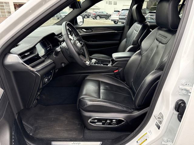 Used 2022 Jeep Grand Cherokee Overland w/ Advanced Protech Group III image 16