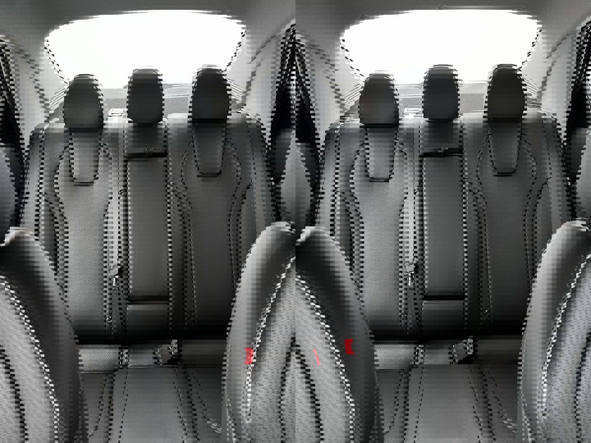 New 2025 Hyundai Elantra Limited image 16