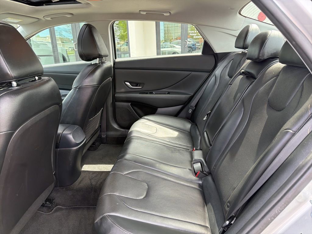 Used 2022 Hyundai Elantra Limited FWD image 18