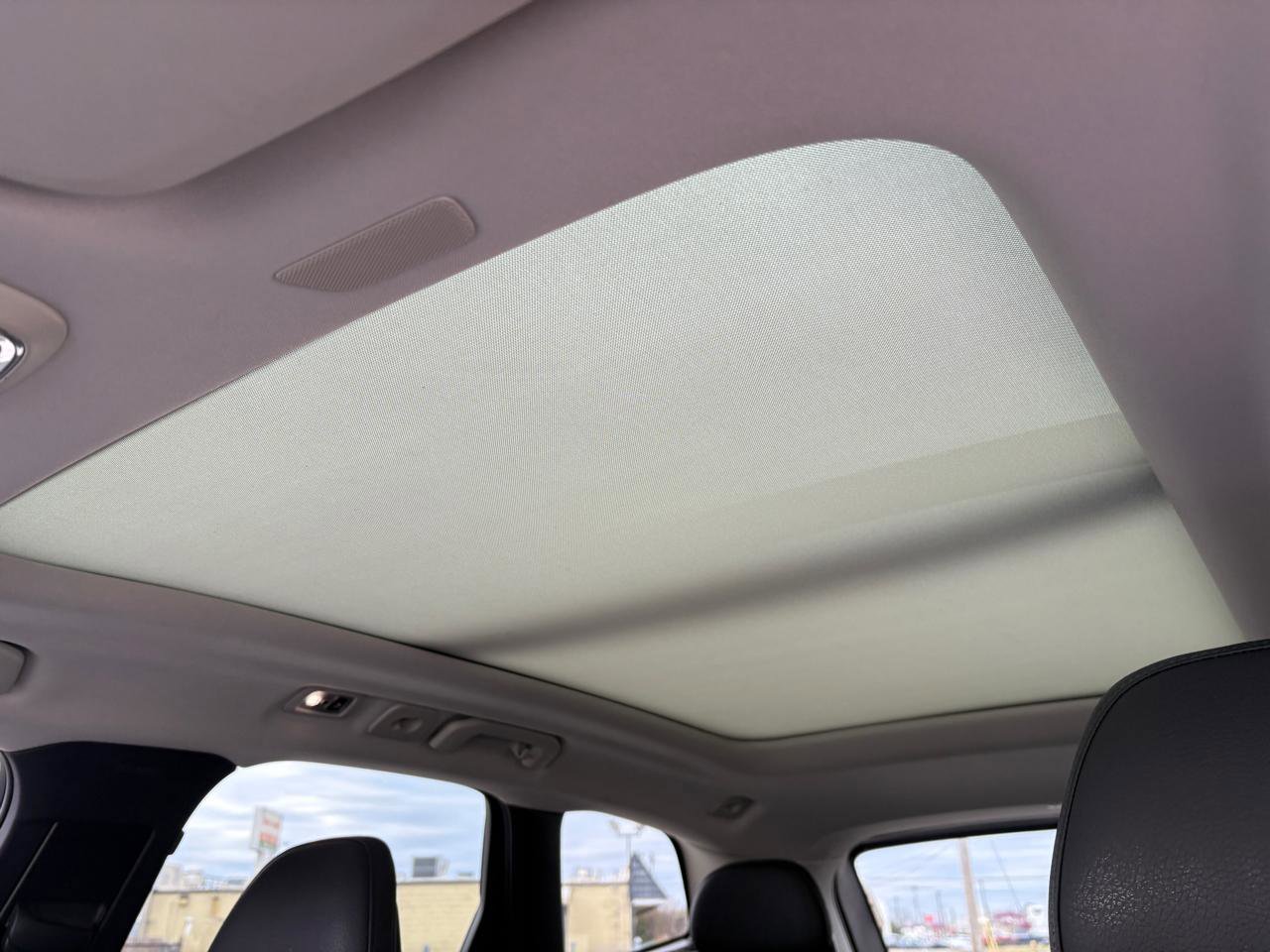 Used 2018 Volvo XC60 T6 Momentum w/ Advanced Package AWD/4WD image 9