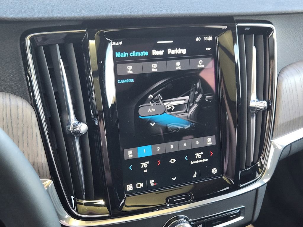 Used 2024 Volvo V90 B6 Cross Country Plus w/ Climate Package image 10