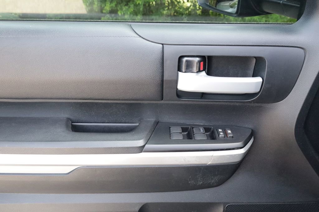 Used 2014 Toyota Tundra SR5 w/ SR5 Upgrade Package RWD image 30