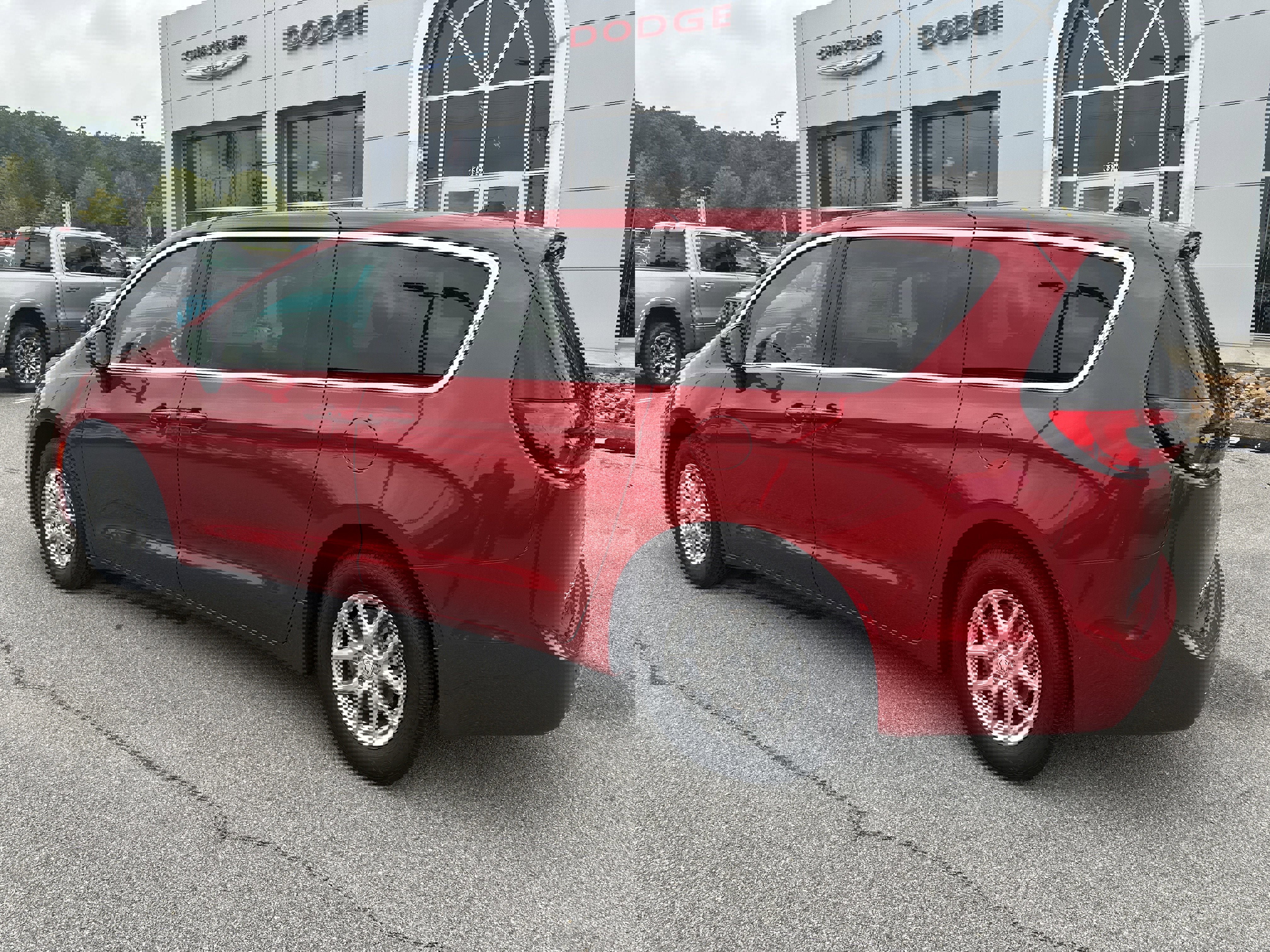 New 2026 Chrysler Pacifica Select image 10