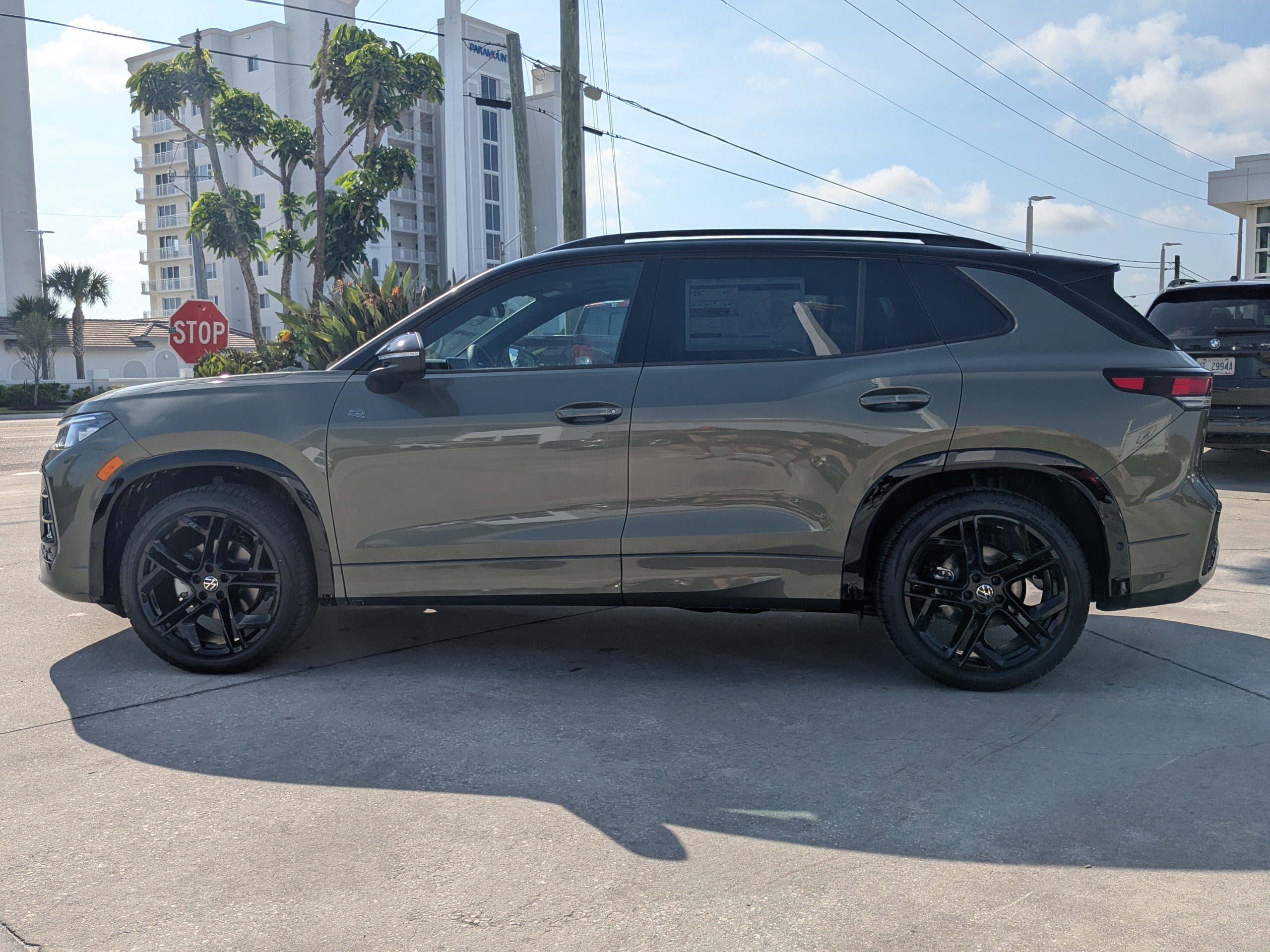 New 2026 Volkswagen Tiguan SE R-Line FWD image 6
