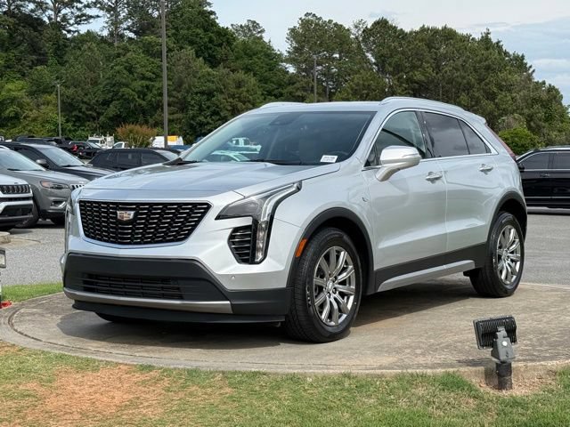 Used 2022 Cadillac XT4 Premium Luxury w/ Safety Alert Package FWD image 3