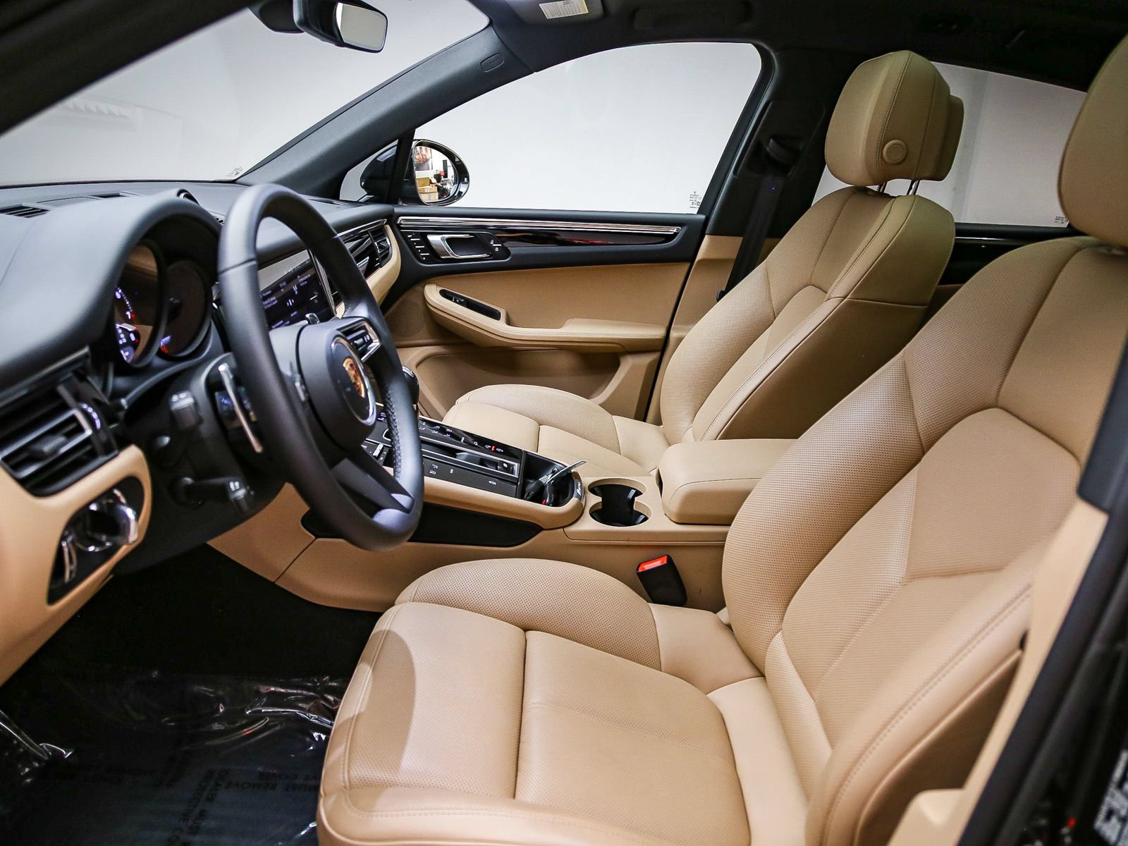 Certified 2026 Porsche Macan AWD/4WD image 22