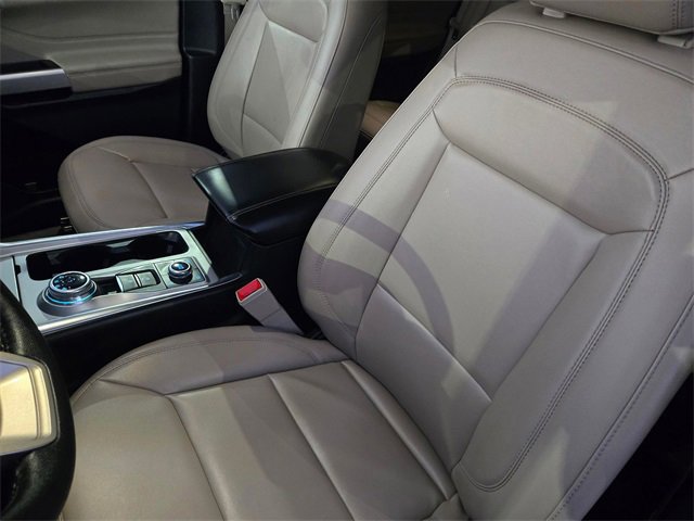 Certified 2024 Ford Explorer XLT w/ Equipment Group 202A image 9