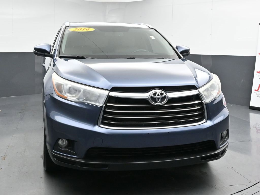 Used 2016 Toyota Highlander XLE image 3