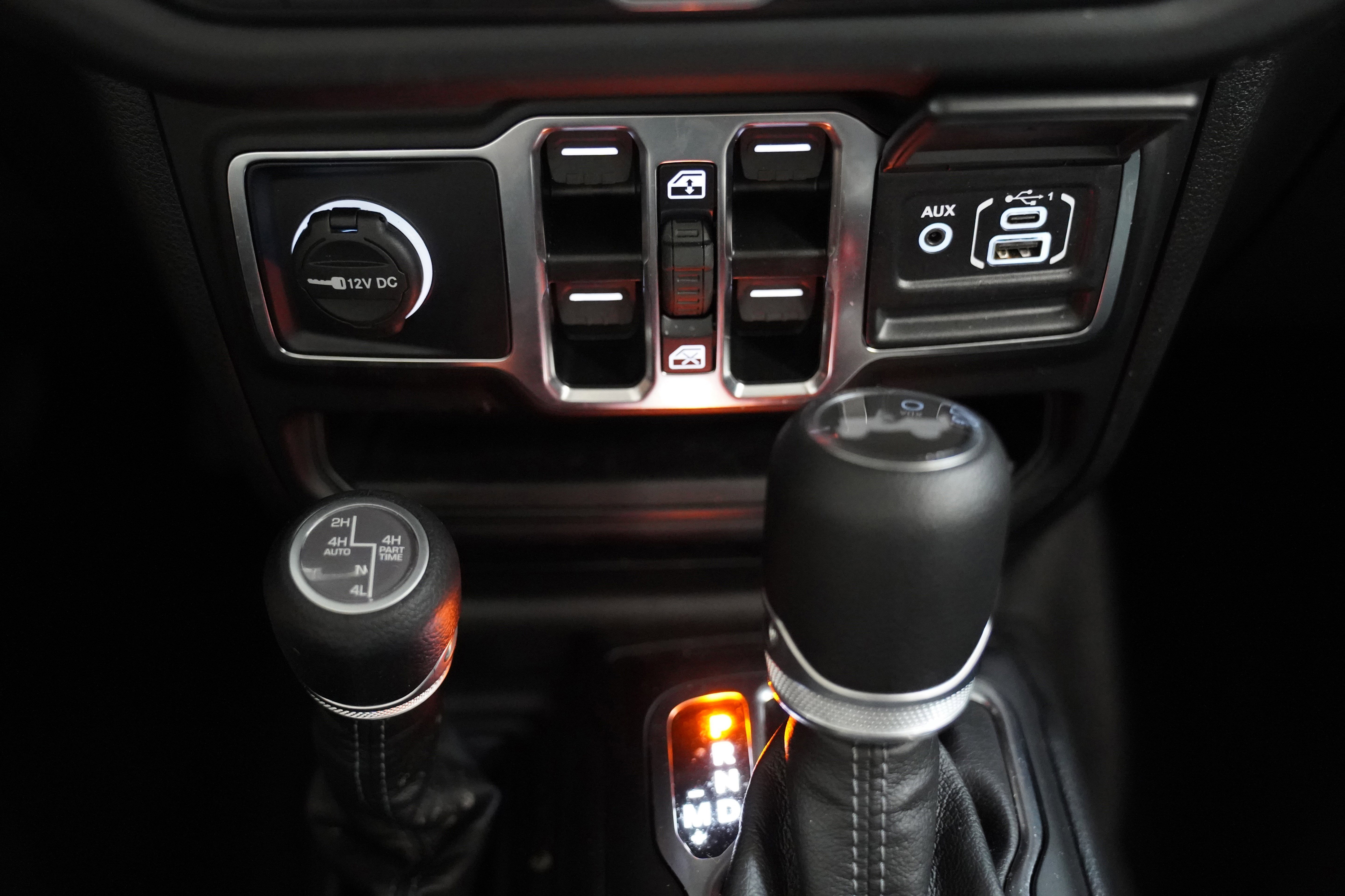 Used 2025 Jeep Wrangler Sahara AWD/4WD image 28