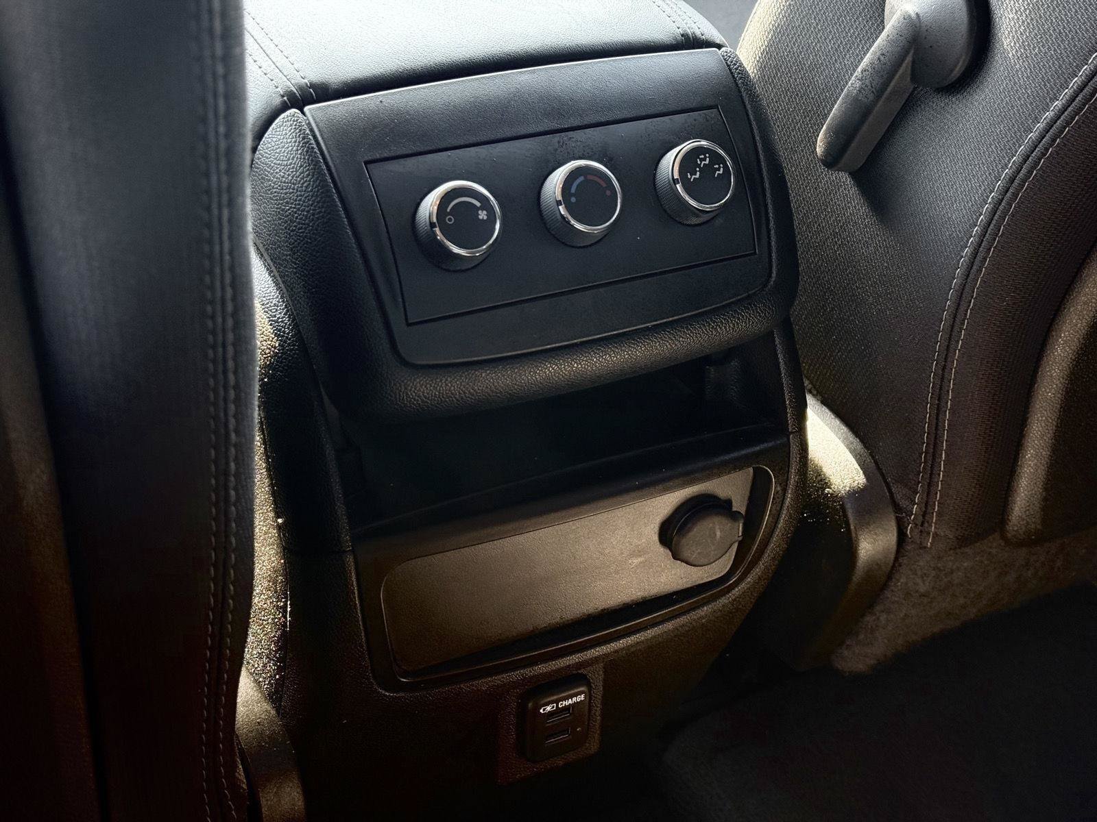 Used 2015 GMC Acadia SLE FWD image 26
