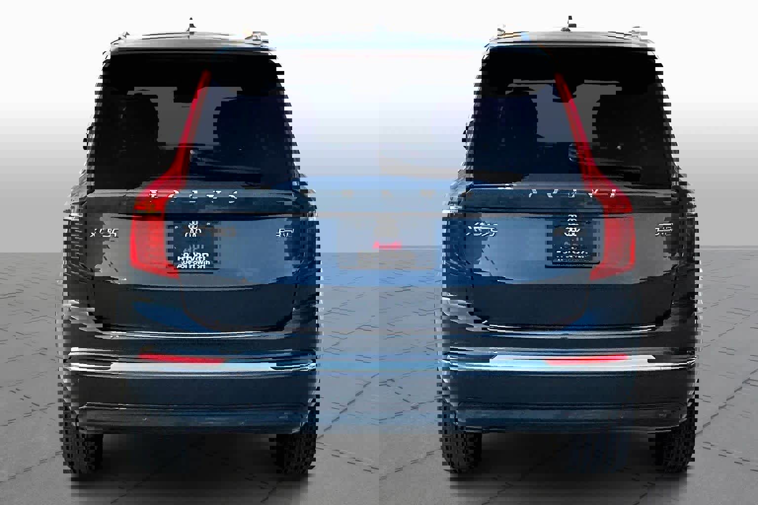 Used 2024 Volvo XC90 B5 Core w/ Protection Package Premier image 4