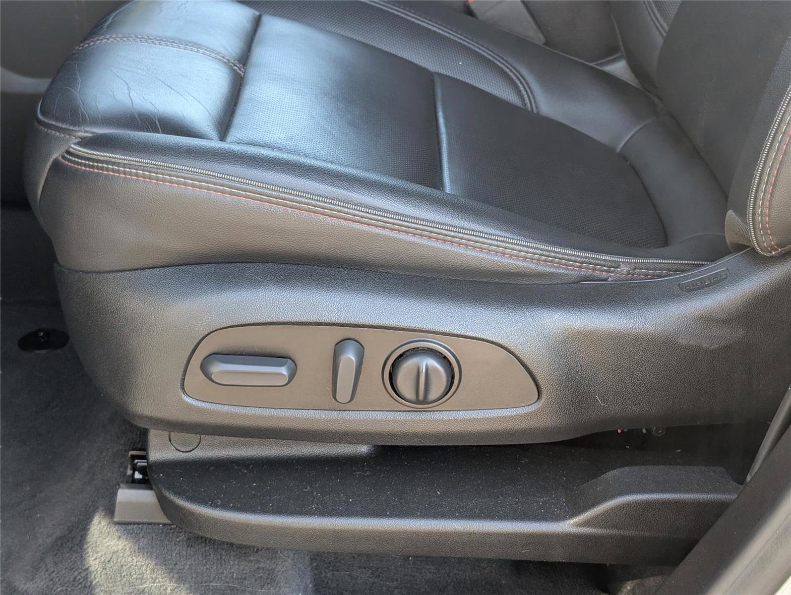 Used 2023 Chevrolet Traverse RS image 12