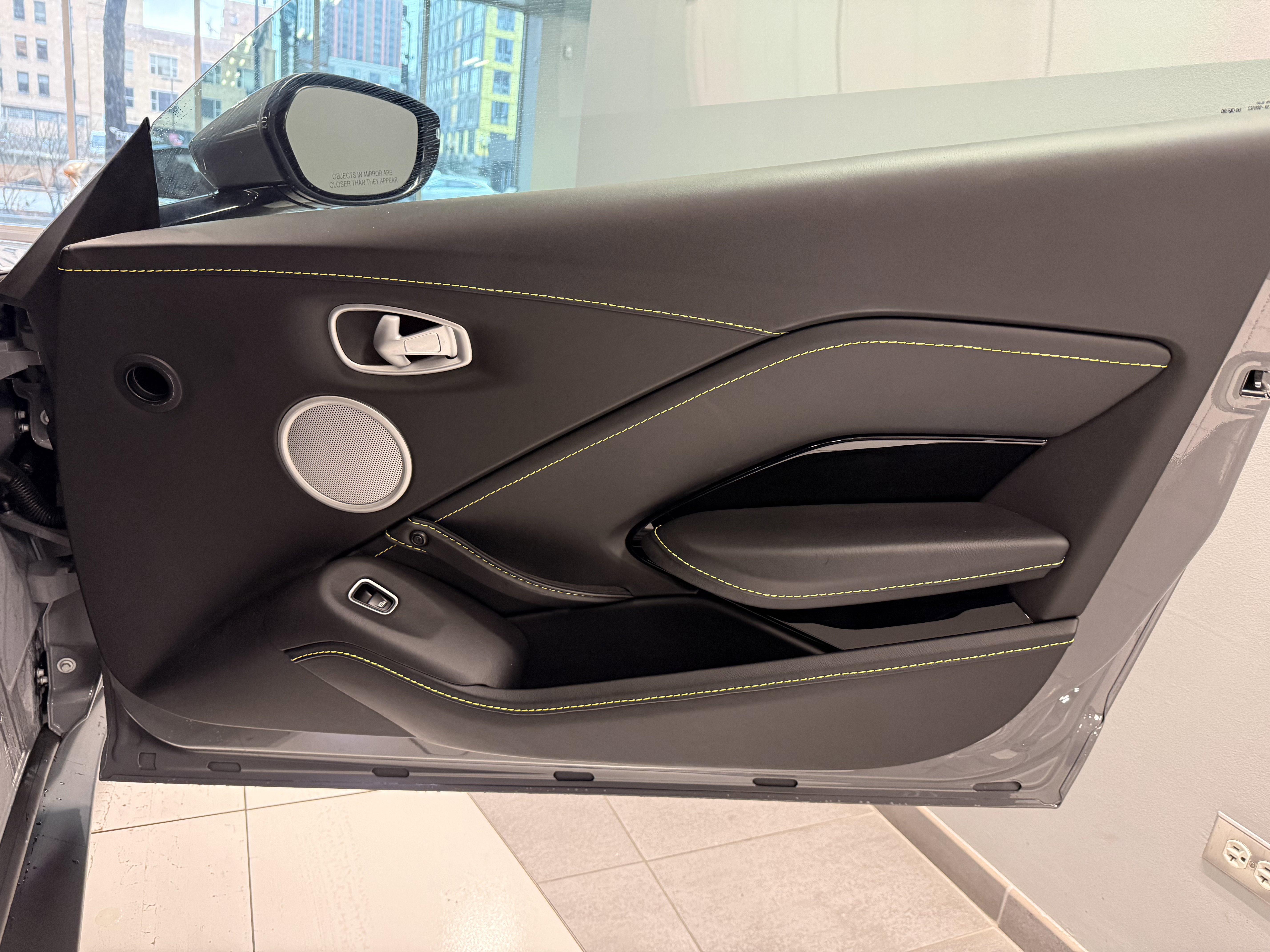 Used 2020 Aston Martin V8 Vantage Coupe image 18