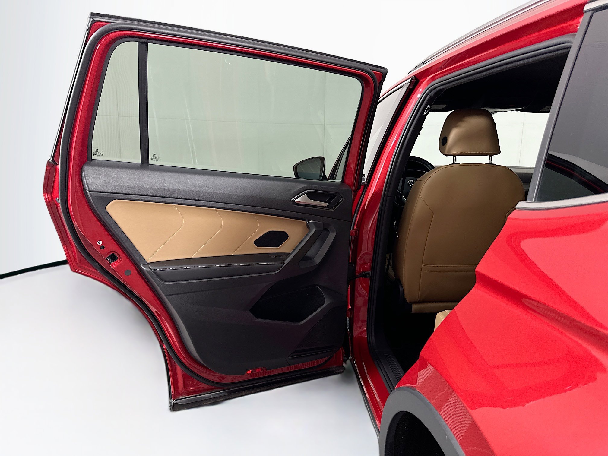 Used 2022 Volkswagen Tiguan SE AWD/4WD image 25