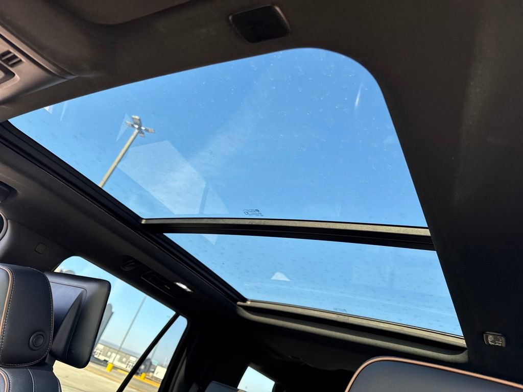 Used 2021 GMC Yukon AT4 w/ AT4 Premium Package image 19