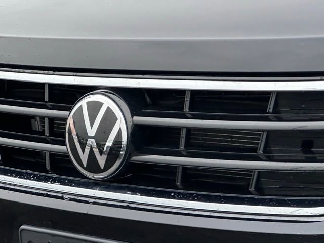 Used 2022 Volkswagen Tiguan SE R-Line image 4