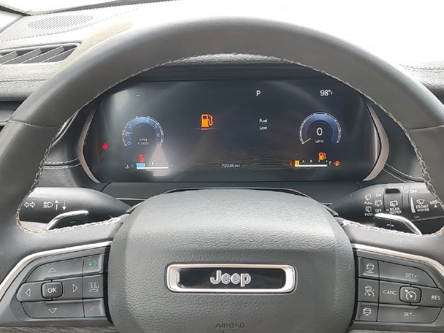 Used 2023 Jeep Grand Cherokee L Limited w/ Luxury Tech Group II AWD/4WD image 12