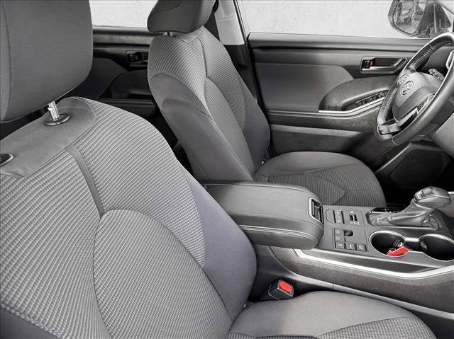 Used 2024 Toyota Highlander LE image 19