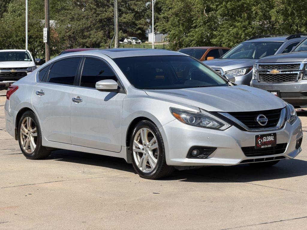 Used 2016 Nissan Altima 3.5 SL w/ 3.5 Technology Package FWD image 2