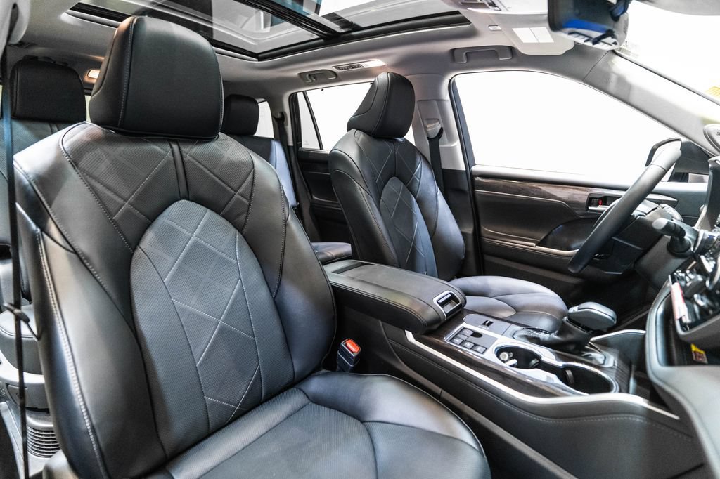 Certified 2026 Toyota Highlander Platinum AWD/4WD image 16