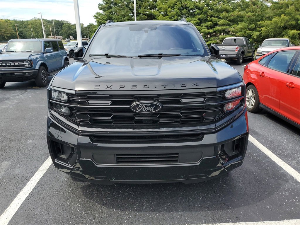 Used 2025 Ford Expedition Platinum w/ Stealth Performance Package image 2