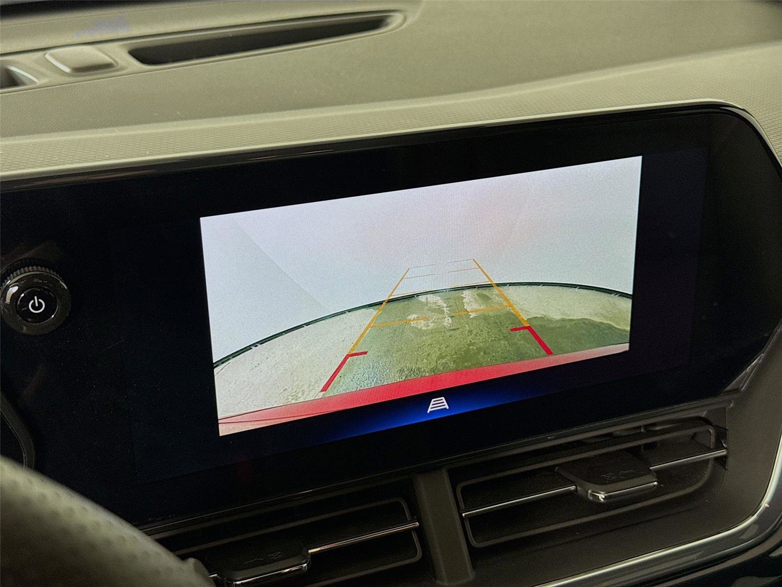 Used 2024 Chevrolet Trax RS w/ Driver Confidence Package image 14