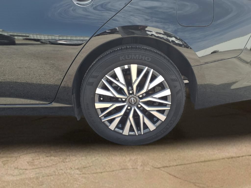 Used 2025 Nissan Altima 2.5 SV FWD image 26