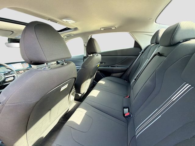 Certified 2025 Hyundai Elantra SEL FWD image 25