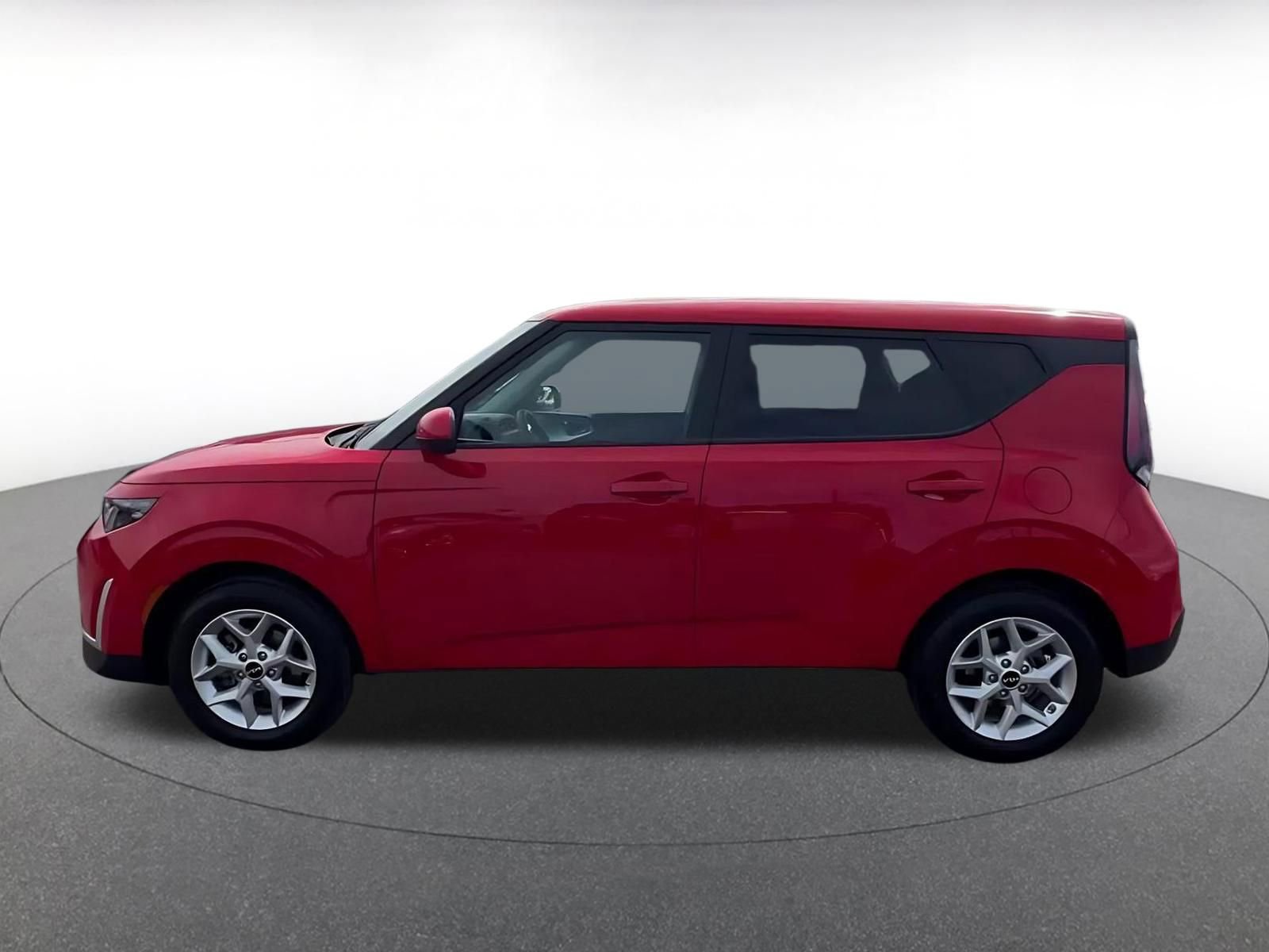 Used 2025 Kia Soul LX w/ LX Technology Package FWD image 9