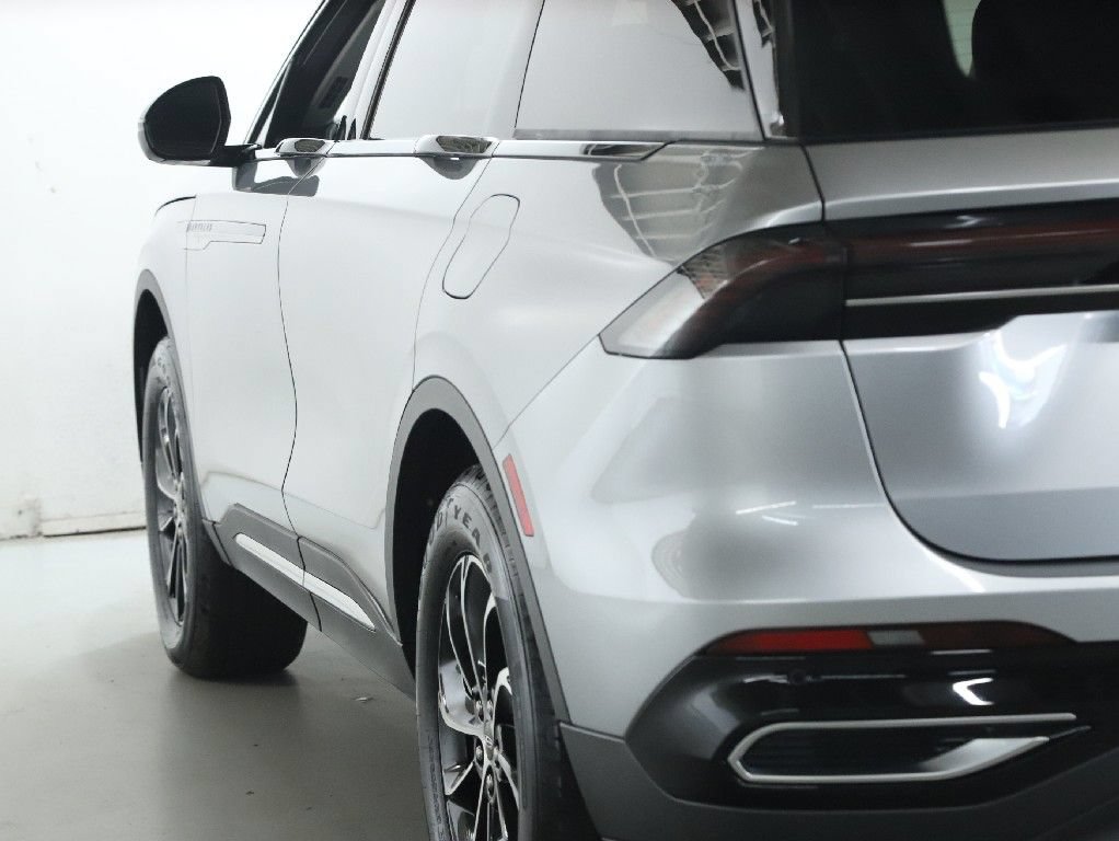 Used 2025 Lincoln Nautilus Premier AWD/4WD image 40