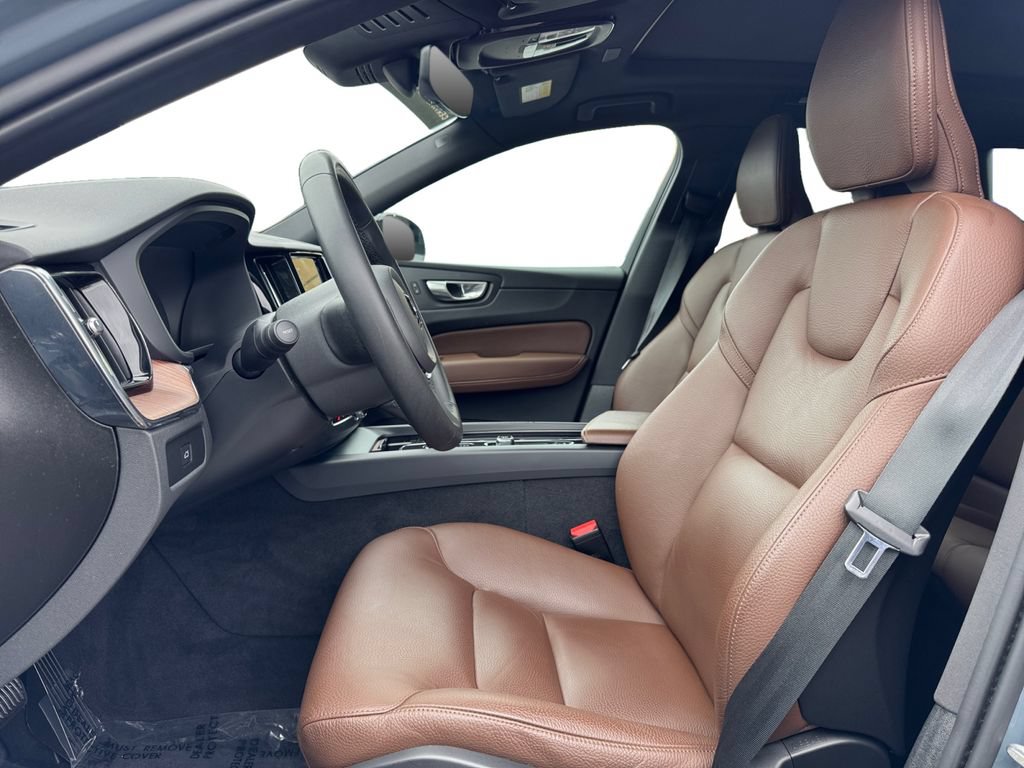 Certified 2024 Volvo XC60 B5 Plus w/ Protection Package Premier AWD/4WD image 11