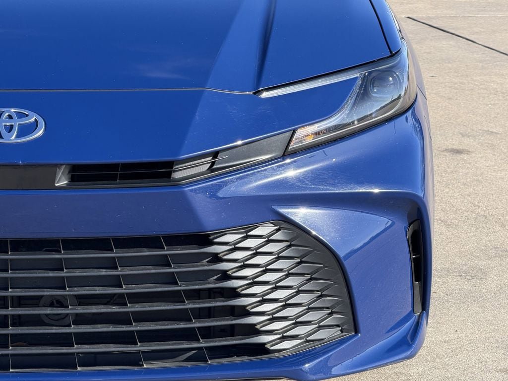 Used 2025 Toyota Camry LE FWD image 4