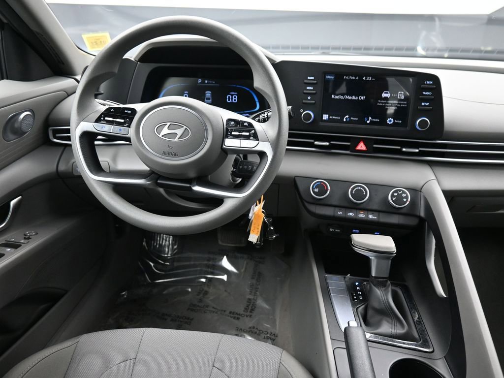 Certified 2025 Hyundai Elantra SE image 19