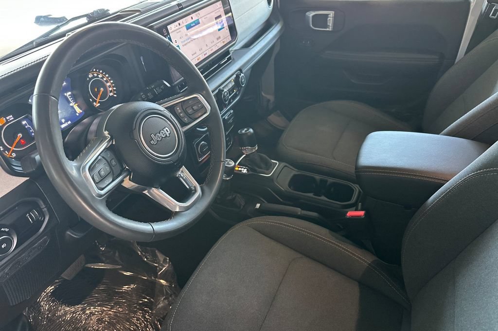 Used 2024 Jeep Wrangler Unlimited Sahara AWD/4WD image 11