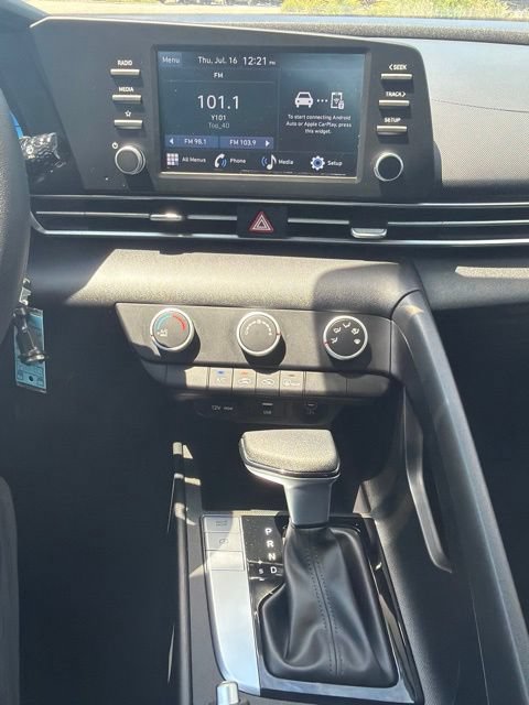 Certified 2026 Hyundai Elantra SE w/ Cargo Package FWD image 18