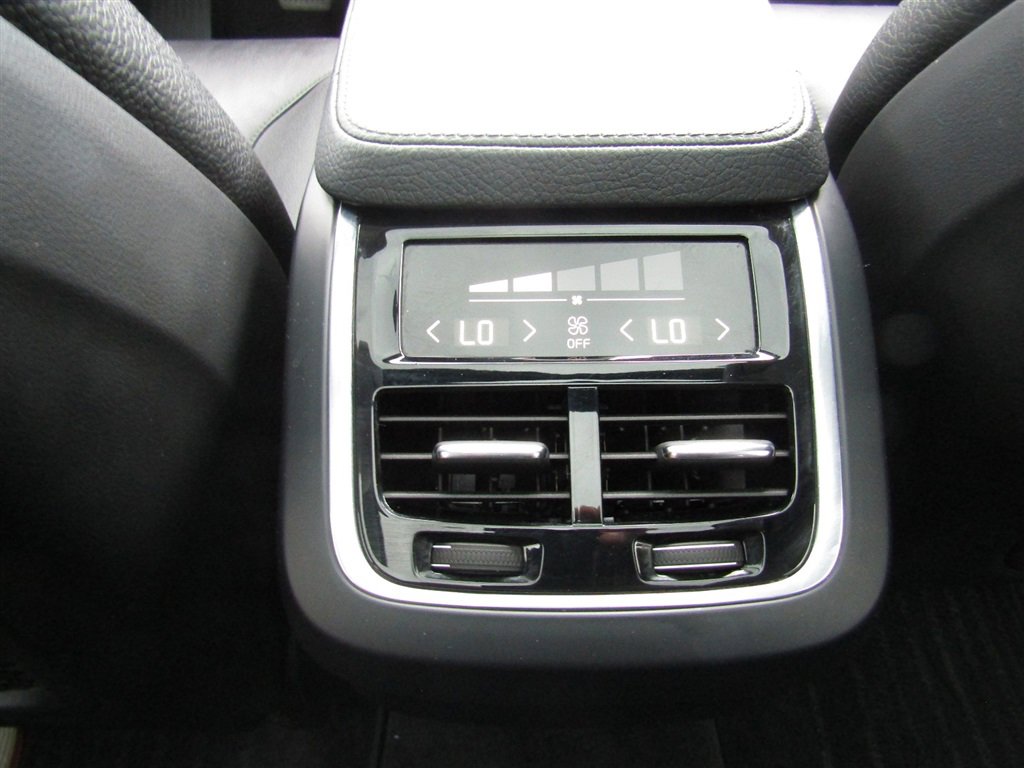 Used 2017 Volvo XC90 T6 Momentum w/ Vision Package AWD/4WD image 27