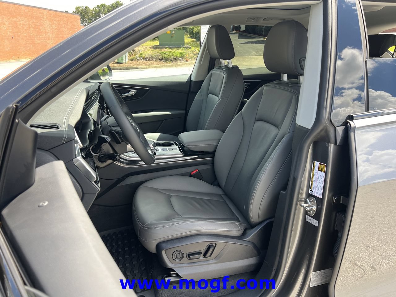 Used 2025 Audi Q8 Premium AWD/4WD image 18