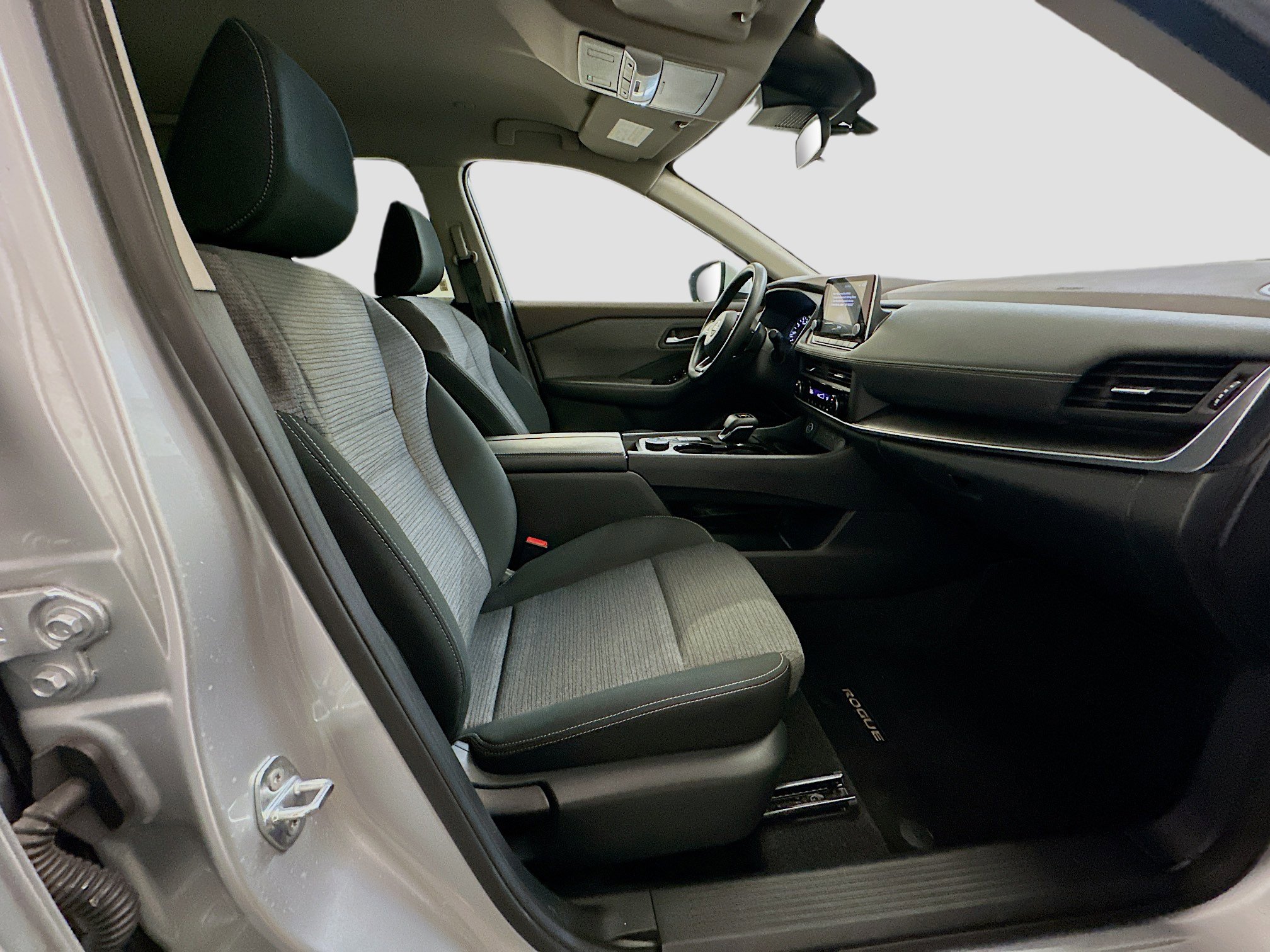 Used 2023 Nissan Rogue SV image 32