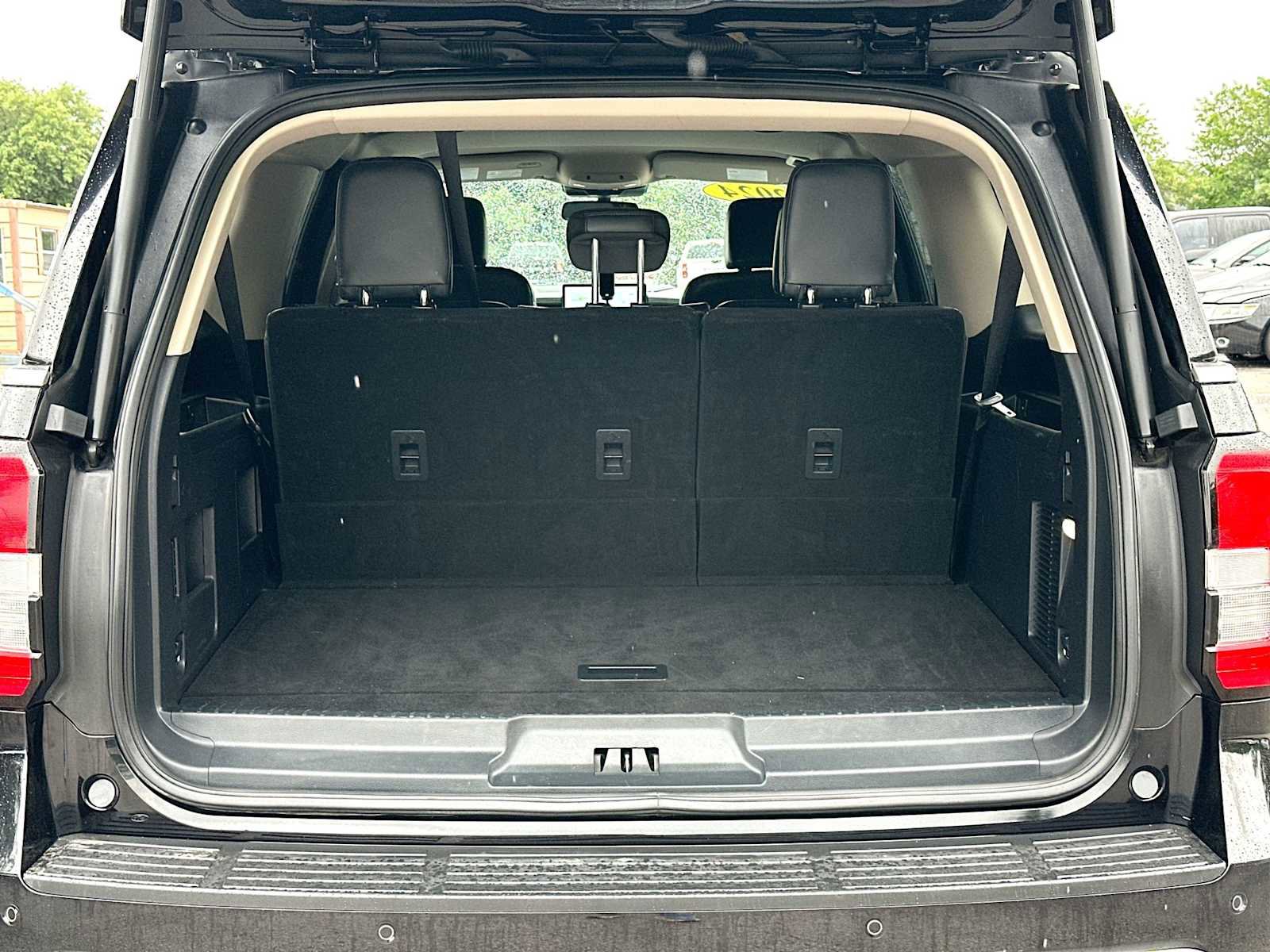 Used 2024 Ford Expedition Max XLT image 28