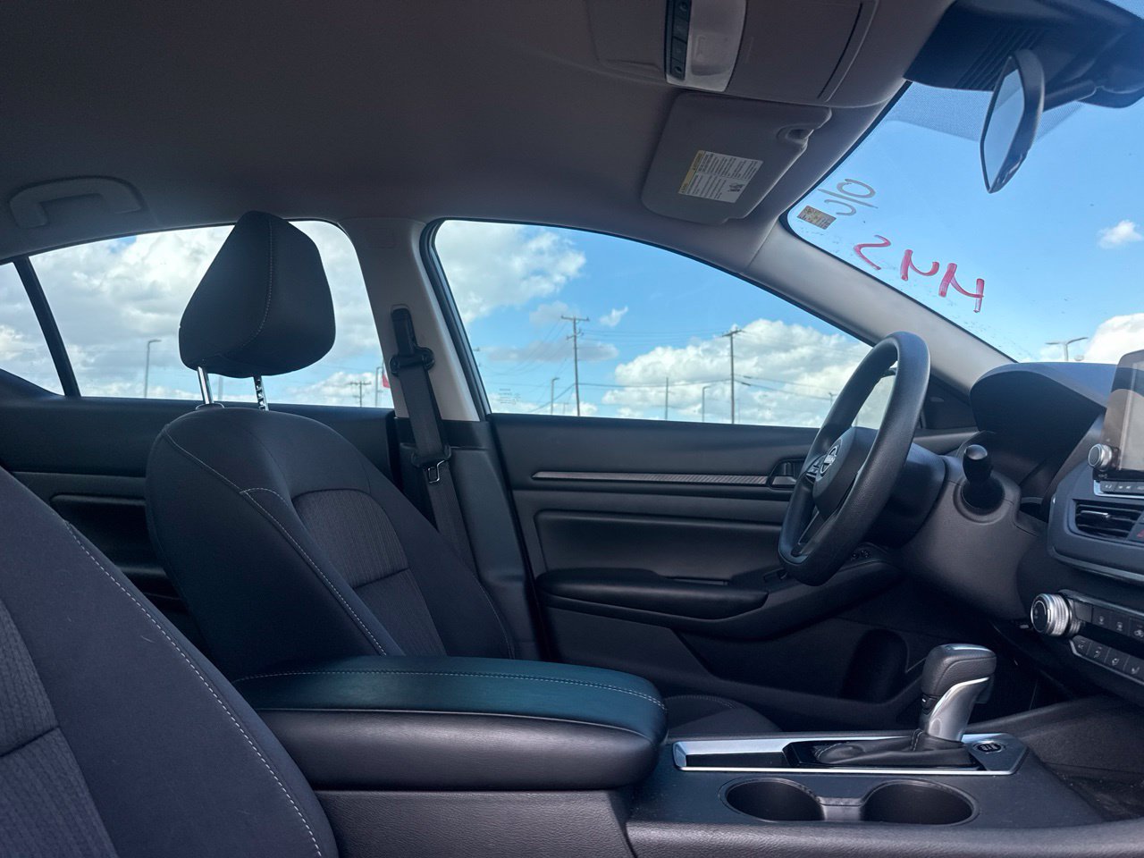 Used 2025 Nissan Altima 2.5 S FWD image 31