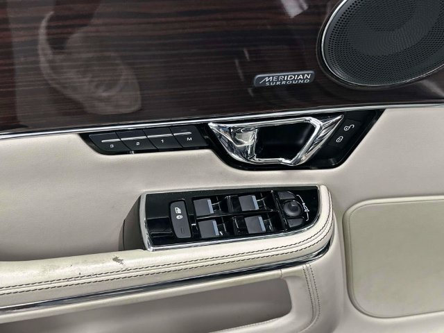 Used 2015 Jaguar XJ L Portfolio AWD/4WD image 35