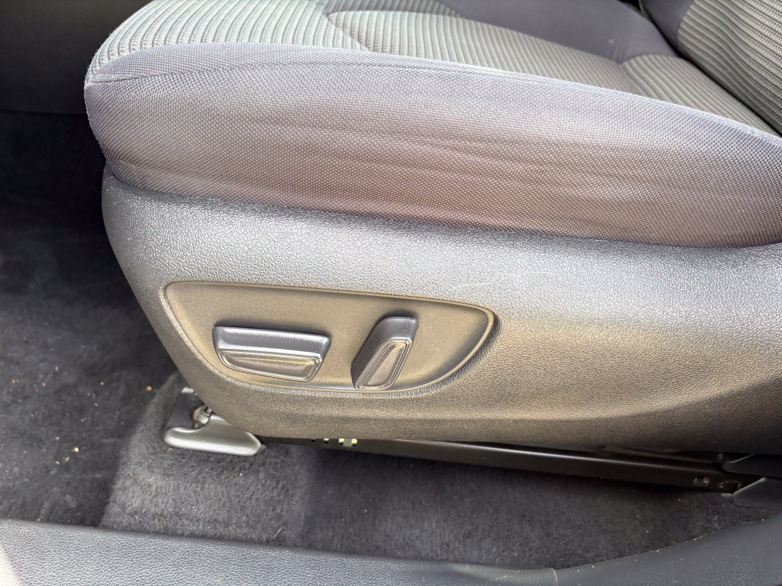 Used 2022 Toyota Highlander LE FWD image 26
